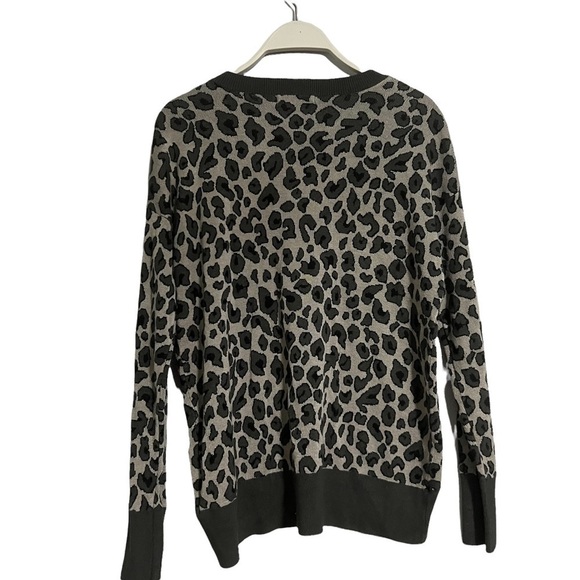Isaac Mizrahi leopard print sweater small - Picture 5 of 11